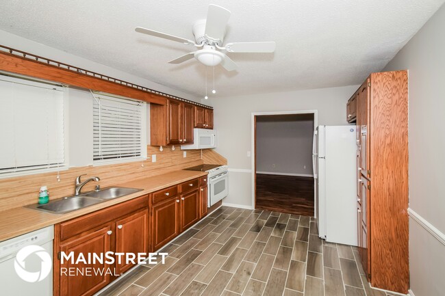 5084 Shady Crest Rd, Adamsville, AL 35005 - photo 5