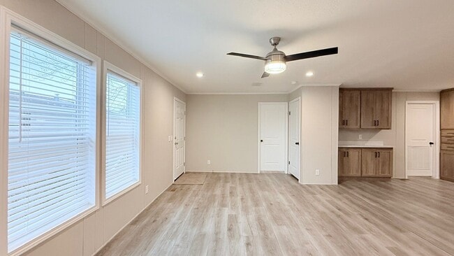 29647 Erie Ct, New Baltimore, MI 48051 - photo 5