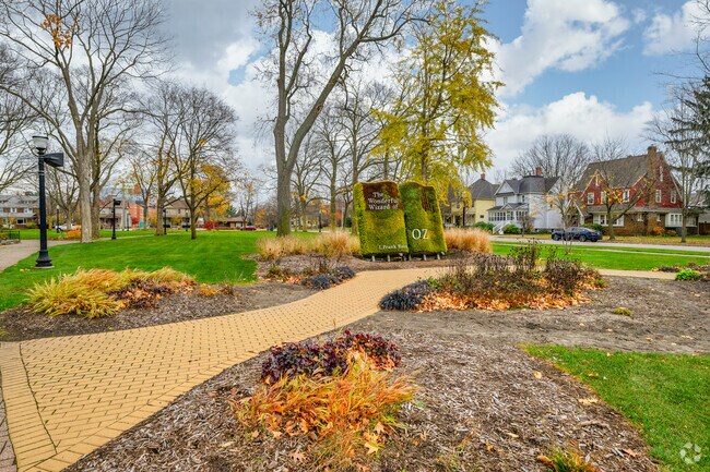 Centennial Park includes a Wizard of Oz sculpture; the book was written in Holland.