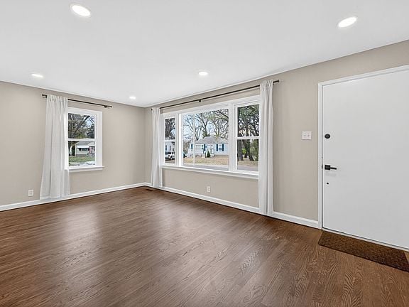 8232 Davenport Dr, Saint Louis, MO 63134 - photo 4