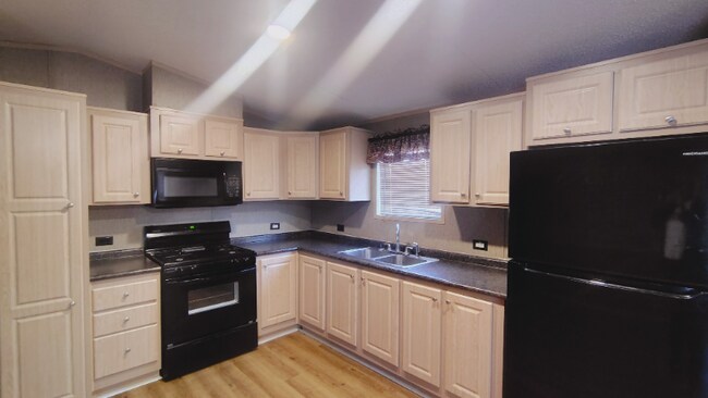 4842 SW Topeka Blvd, Topeka, KS 66609 - photo 2