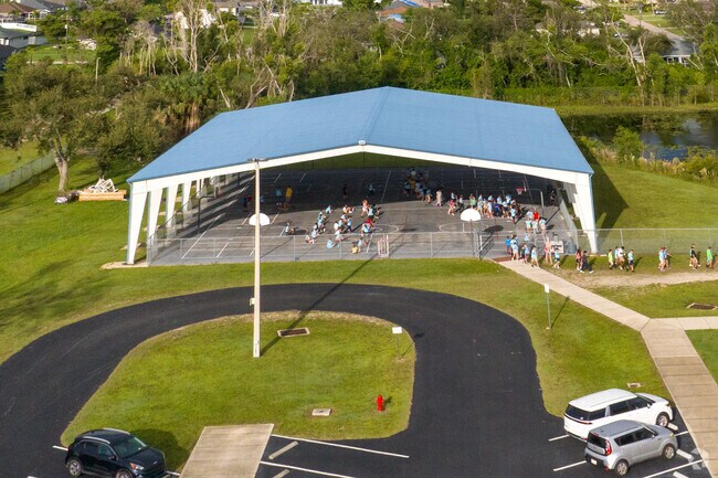 Trafalgar Elementary School  has a covered outside basketball court.