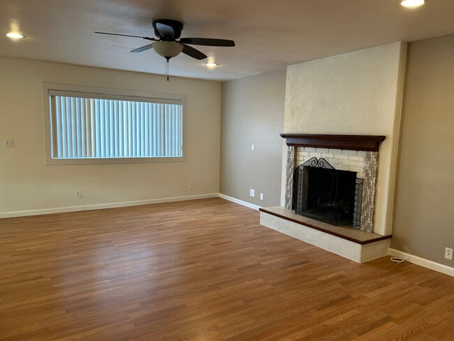 705 W Graaf Ave, Ridgecrest, CA 93555 - photo 3