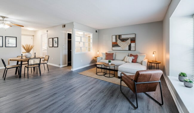 Courtyard on Main, Salisbury, NC 28144 - photo 2