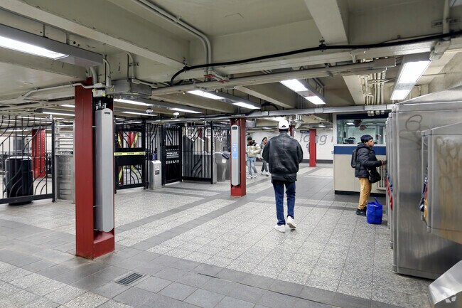 The public transportation system in Inwood can take you anywhere in the city in minutes.