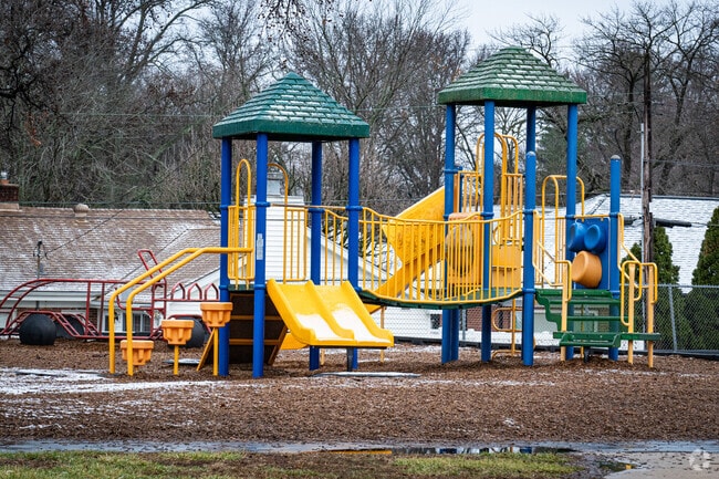 Edgar Road School has a student-teacher ratio of 13 to 1.