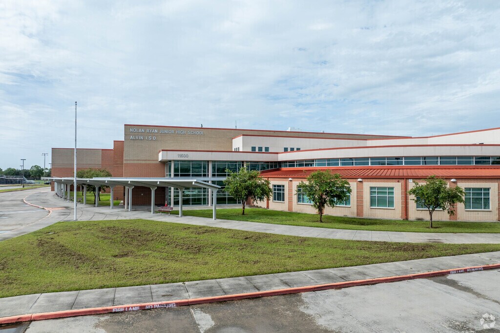 Nolan Ryan Junior High earns an A- rating from niche.com.