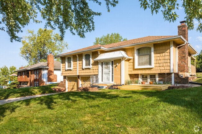 Coachlight Square is an affordable place to live, close to parks and shopping areas.