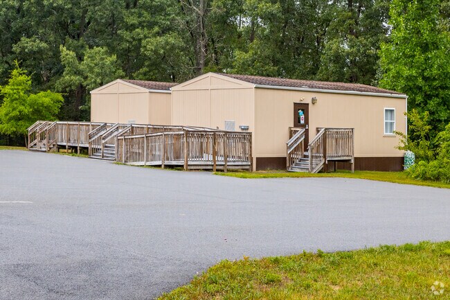 Shipley's Choice Elementary School offers portable classrooms for student learning.