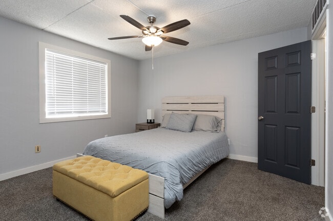 1BR, 1BA - 525 SF - Bedroom