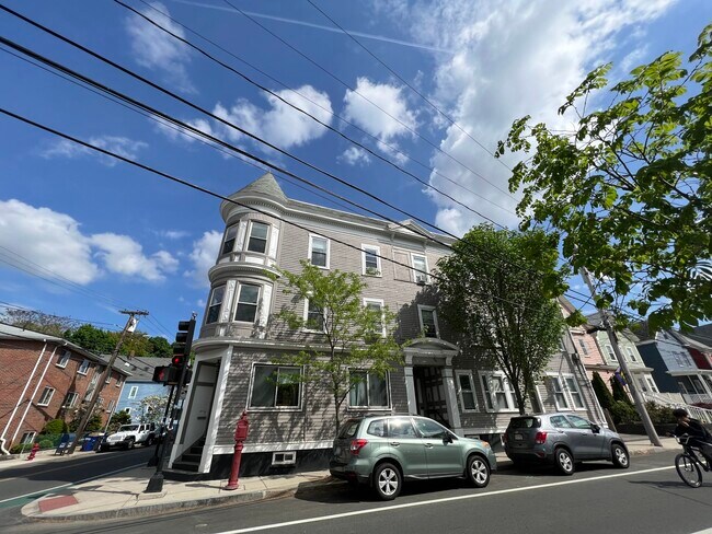 59 Cedar St unit 3R, Somerville, MA 02143 - photo 2