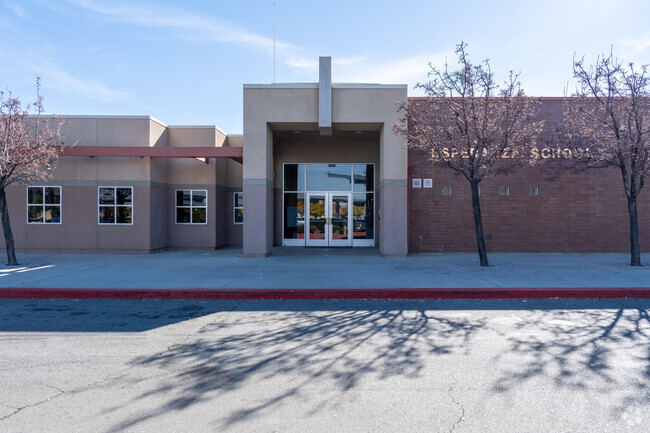 Esperanza Elementary School, Rankings & Reviews - Homes.com