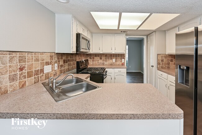 8222 Streamside Dr, Houston, TX 77088 - photo 7