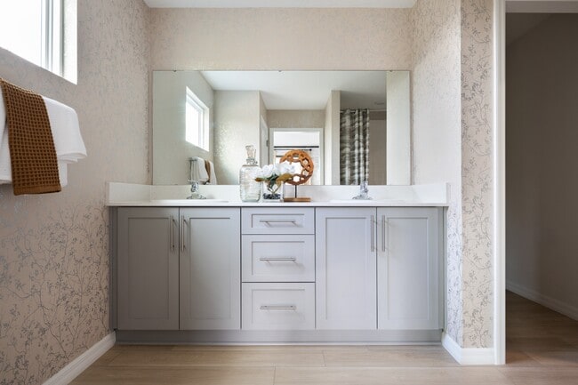 36744 Sagemoor Dr, Zephyrhills, FL 33541 - photo 7