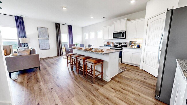 705 Spruce Cir unit 36198164, Calera, AL 35040 - photo 4