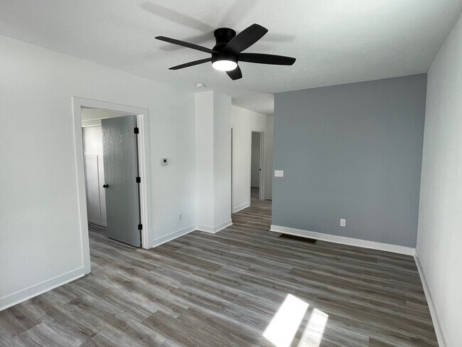 2275 W 11th St unit Up, Cleveland, OH 44113 - photo 4