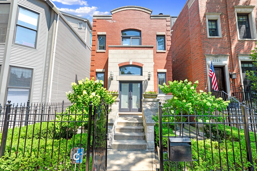 2725 N Magnolia Ave unit 1, Chicago, IL 60614 - photo 1