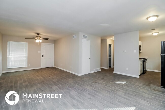 1103 Johns Dr, Euless, TX 76039 - photo 3