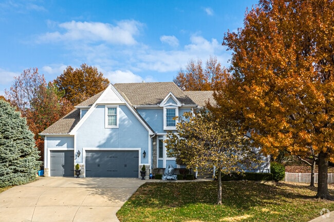 Split-levels and new traditional homes are abundant in the residential neighborhoods of Belton.