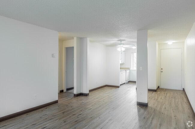 2BR, 1BA - 800SF
