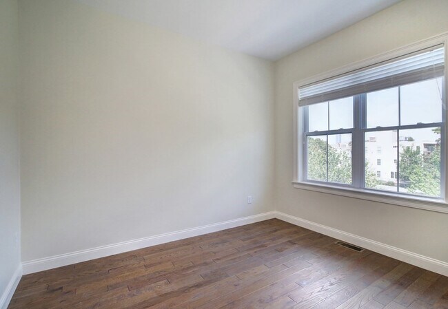 4 Kemp St unit 1, Boston, MA 02127 - photo 4