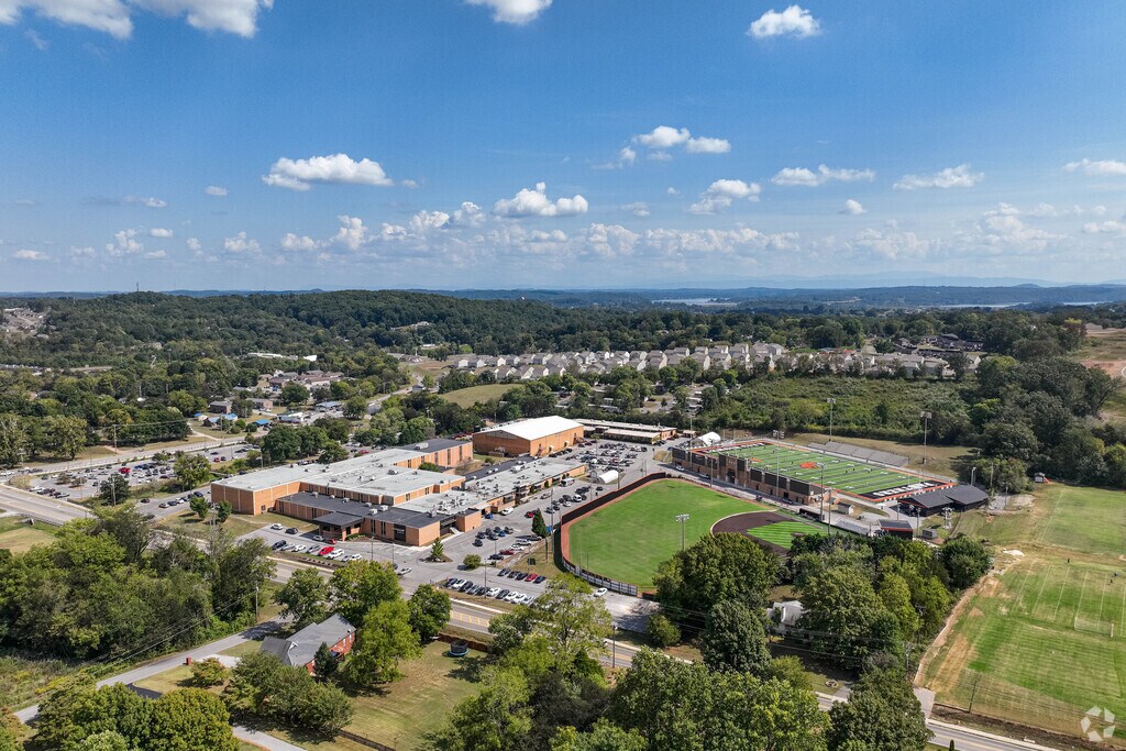 Lenoir City High School, Lenoir City TN Rankings & Reviews - Homes.com