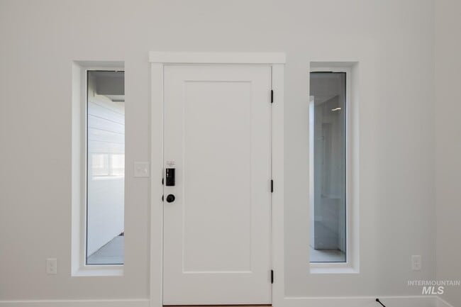 1109 W Cub River Dr, Meridian, ID 83642 - photo 2