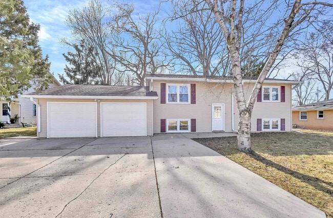 414 N Saint Bernard Dr unit 414 N. Saint Bernard, de Pere, WI 54115 - photo 2