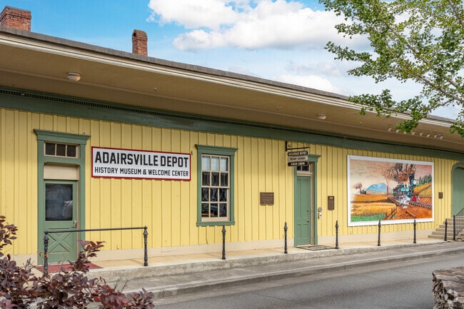 The Downtown Adairsville History Museum and Welcome Center showcase a stunning train mural.