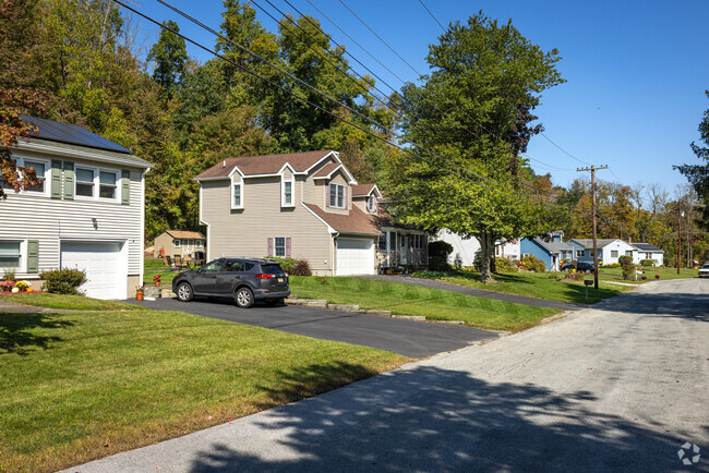 Fredon is located in the southwest corner of Sussex County and was incorporated in 1904.