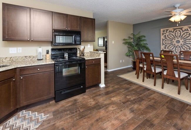 Ashworth Pointe & Foxboro Townhomes, West Des Moines, IA 50266 - photo 6