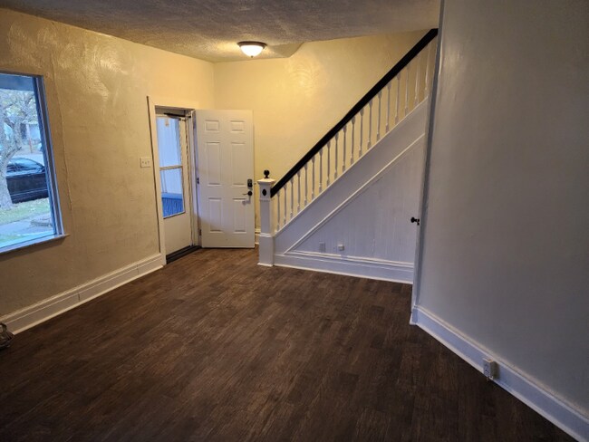 164 Grant Ave, Vandergrift, PA 15690 - photo 2