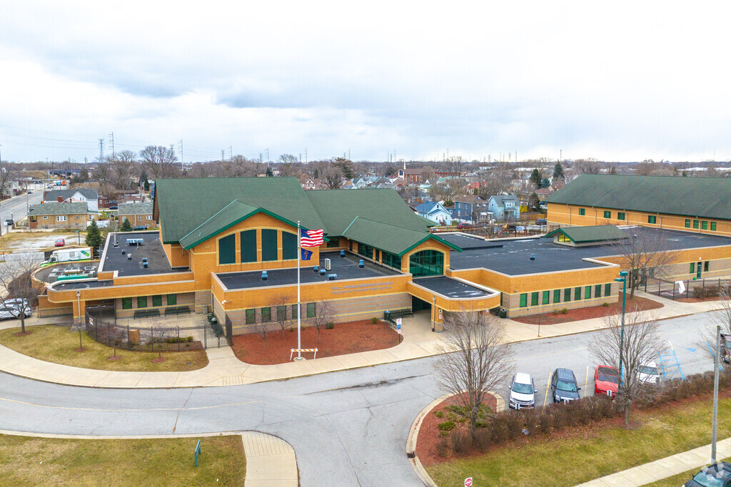 Washington Irving Elementary School has parking for staff and guests.