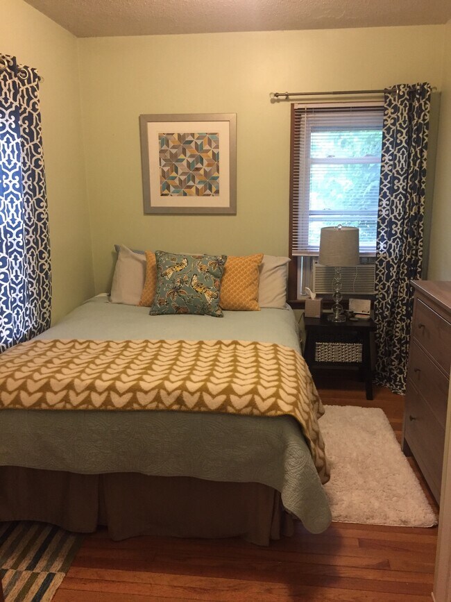 1310 W 28th St unit 4, Minneapolis, MN 55408 - photo 6