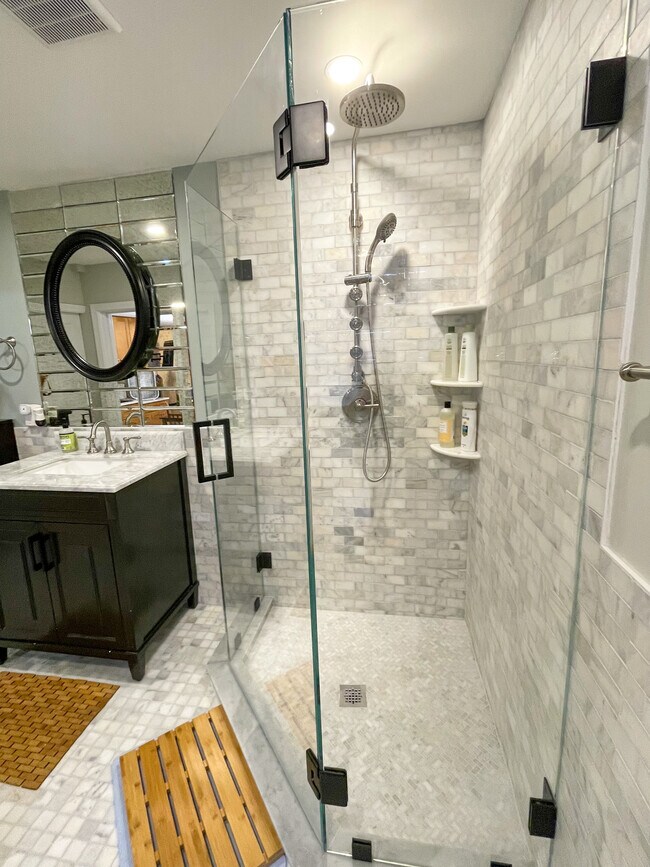 24 Warwick Rd unit B, Brookline, MA 02445 - photo 5