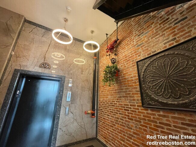 1016 Commonwealth Ave, Boston, MA 02215 - photo 7