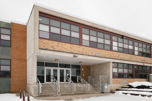 Maryvale Middle School has an overall B- grade on Niche.