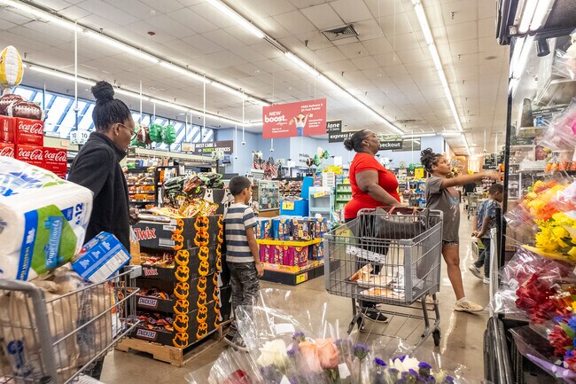 Kroger in Macon is known for its friendly staff and commitment to community engagement.