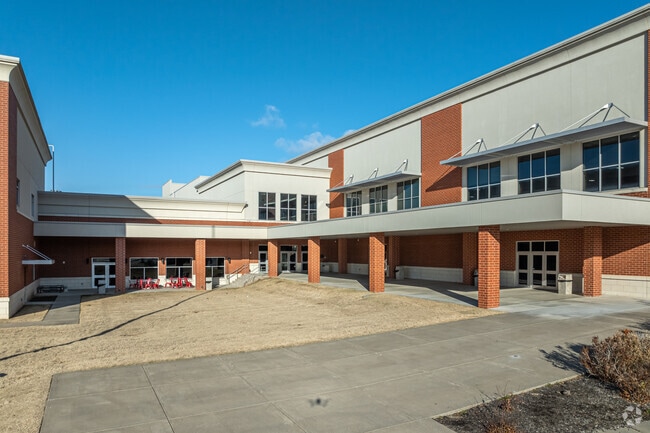 Farmington High School has a student-teacher ratio of 8 to 1.