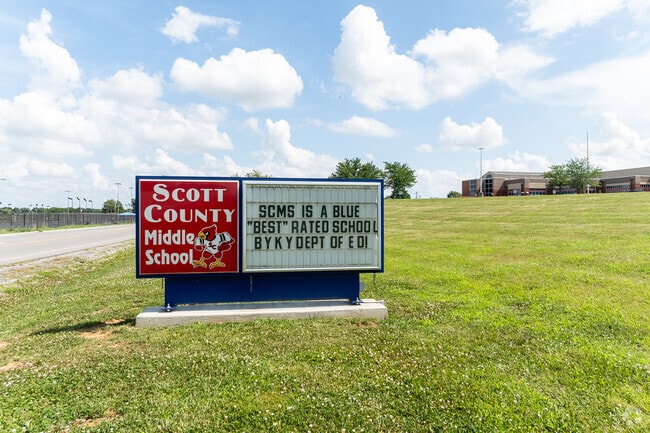 The student population of Scott County Middle School is 864 and the school serves 6-8.