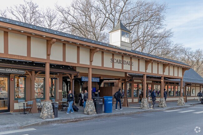 Old Scarsdale has many different transportation options in and out of the city.