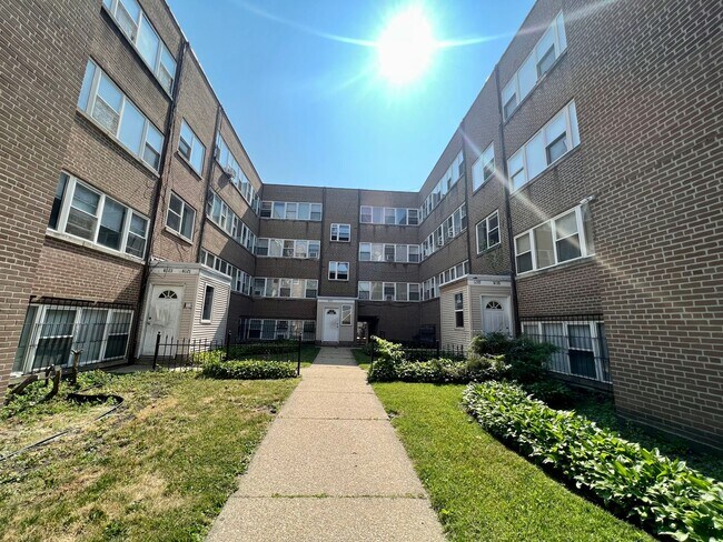 6021 N Fairfield Ave unit 6021, Chicago, IL 60659 - photo 2