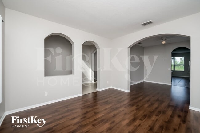 10748 Pictorial Park Dr, Tampa, FL 33647 - photo 3