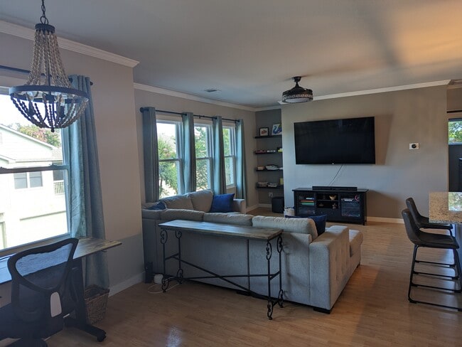 7501 Shadowridge Run unit 135, Austin, TX 78749 - photo 5