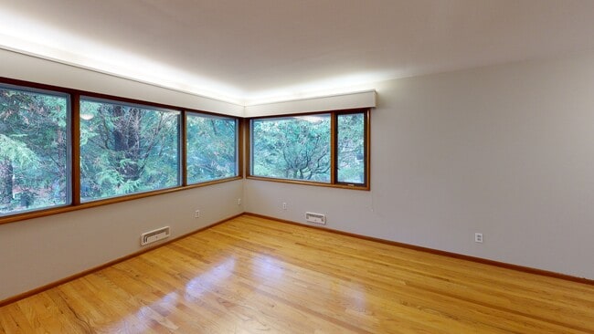 910 York Rd, Lake Oswego, OR 97034 - photo 2