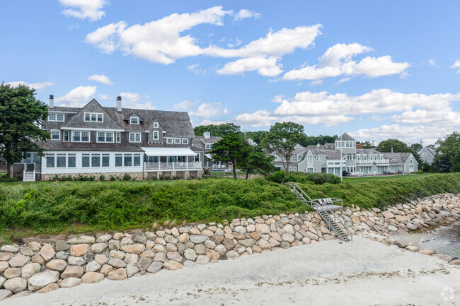 By the late 1800s Osterville began to transform into a luxury summer home destination.