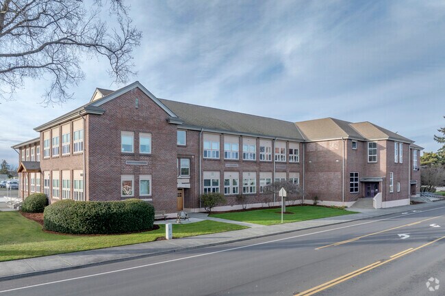 Sequim High School offers a large campus & multiple sports to choose from in Sequim WA.