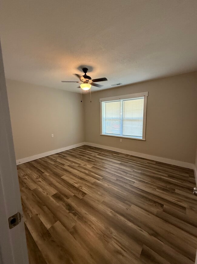 468 N Locust St unit 2, Florence, AL 35630 - photo 7