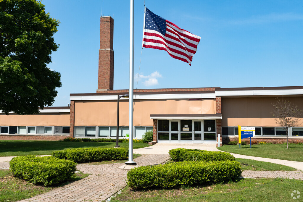 Schofield Elementary School front entrance and flag in Southwest Warren.