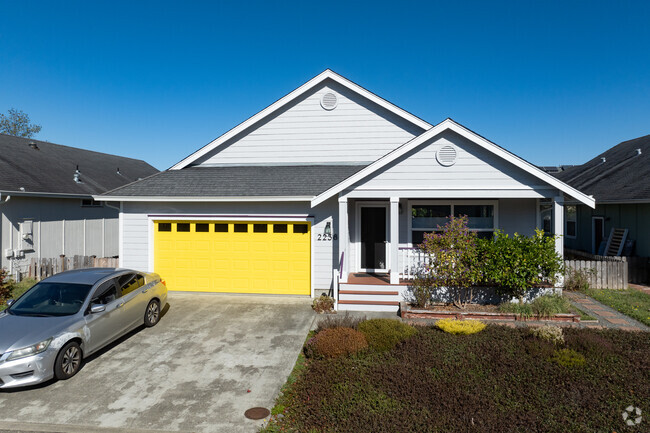 Greenview-Windsong homeowners enjoy splashes of color for great curb appeal.